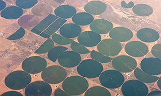 Vista aérea da agricultura de pivô circular no sudoeste dos EUA